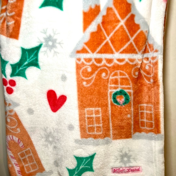 Christmas Gingerbread Candy Houses Ultra Soft Plush Throw Blanket Betsey Johnson - Picture 7 of 9